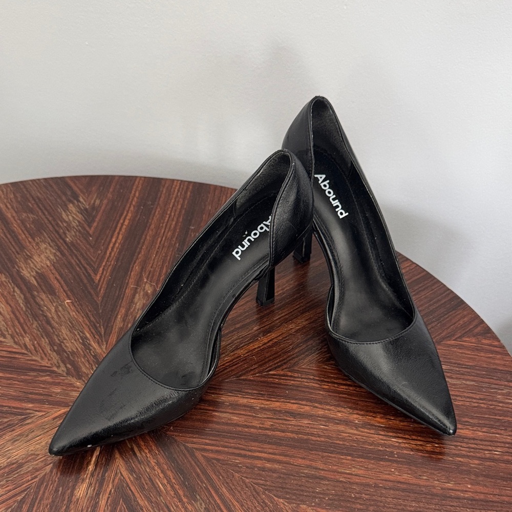 Abound Sleek Black Pointed Heels
